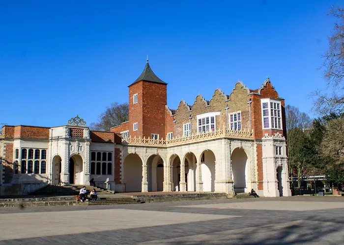 Safestay London Kensington Holland Park (Adults Only)Hostel